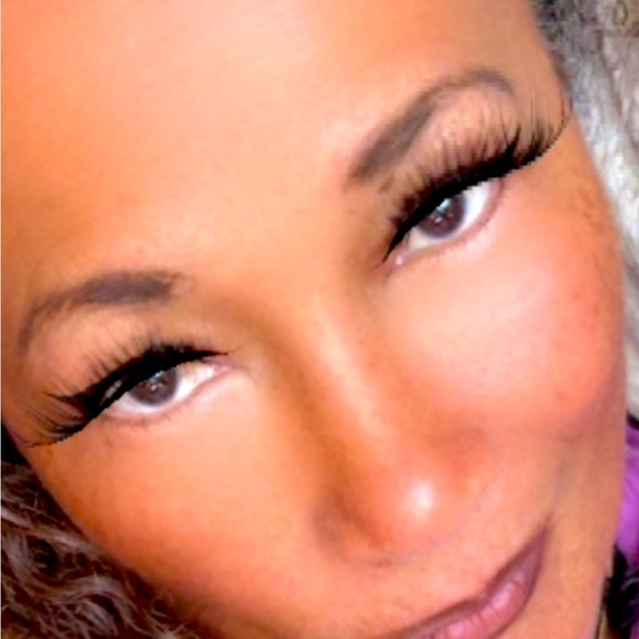 Meet your Posher, Lexa - Picture 1 of 4